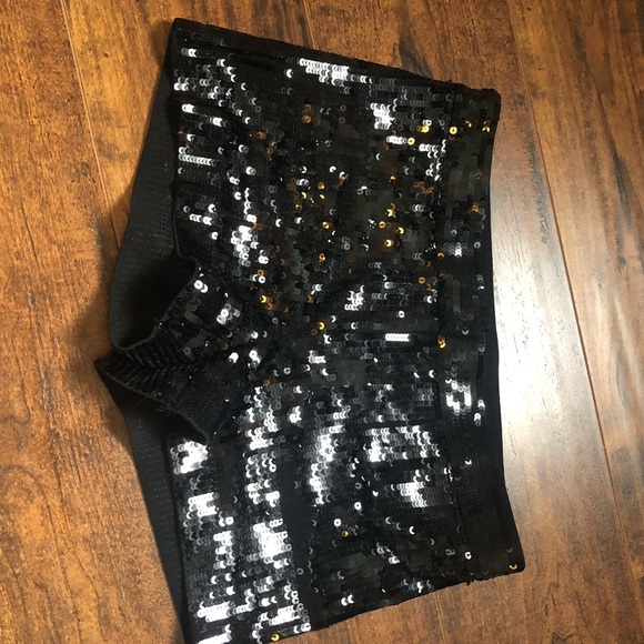 Express sparkly shorts - Picture 1 of 4
